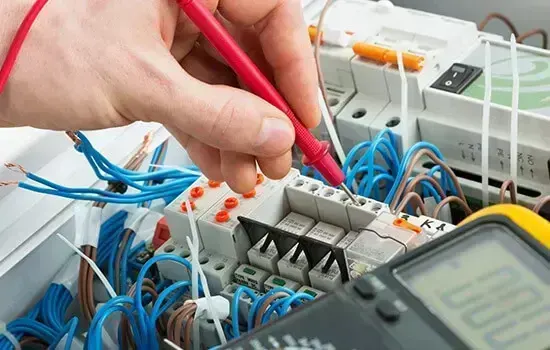 Professional electrician in Stepney